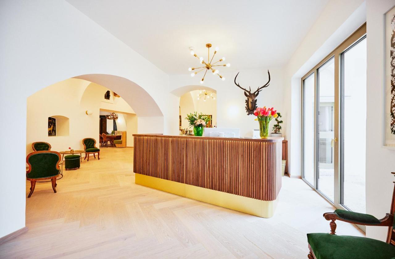 Boutiquehotel Zum Goldenen Hirschen Gmunden Exterior photo