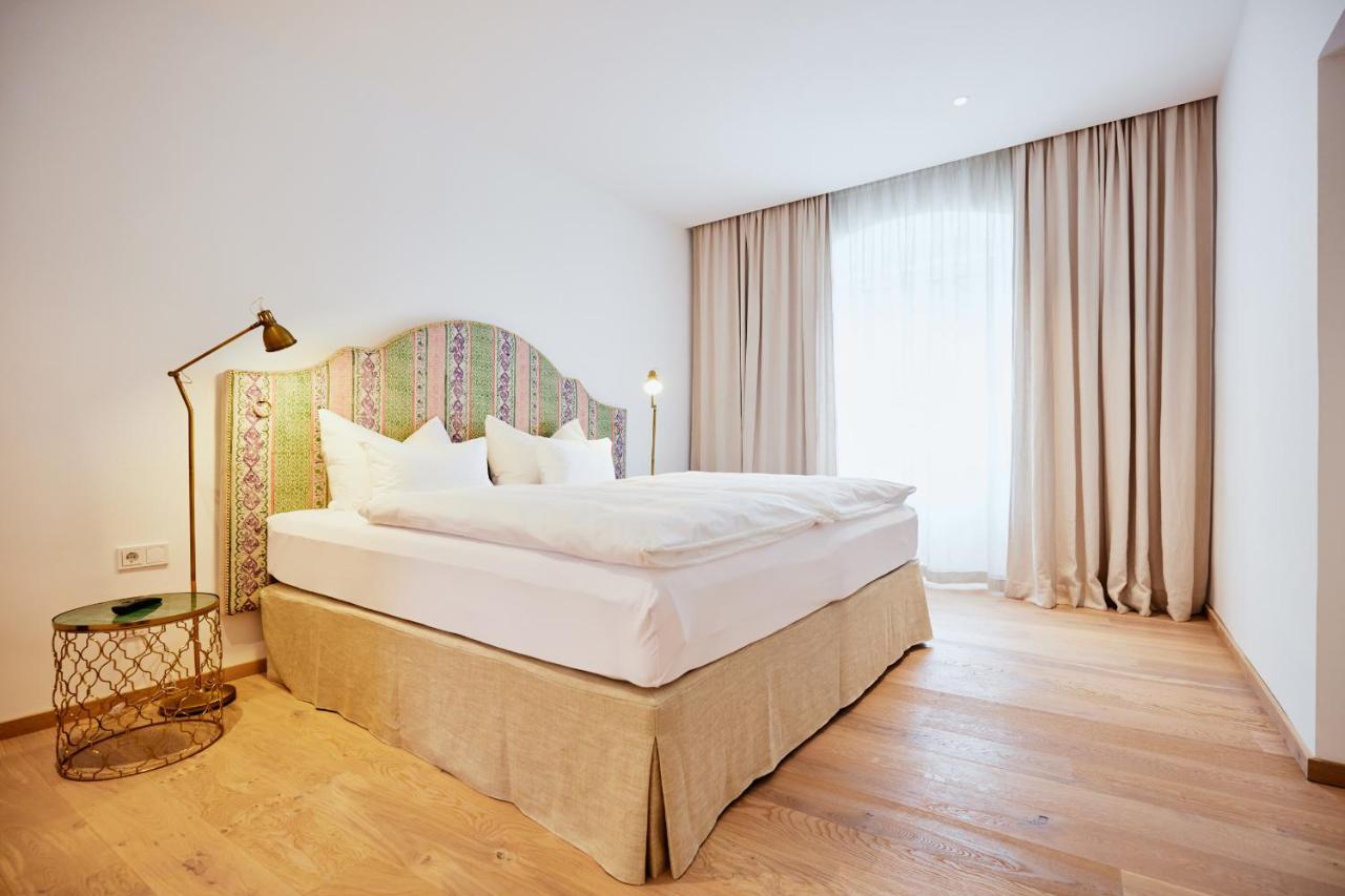 Boutiquehotel Zum Goldenen Hirschen Gmunden Exterior photo