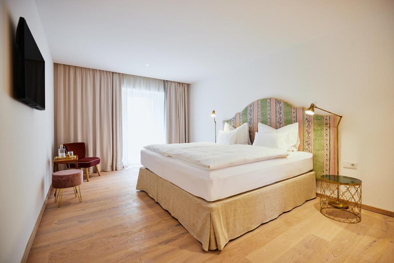 Boutiquehotel Zum Goldenen Hirschen Gmunden Exterior photo