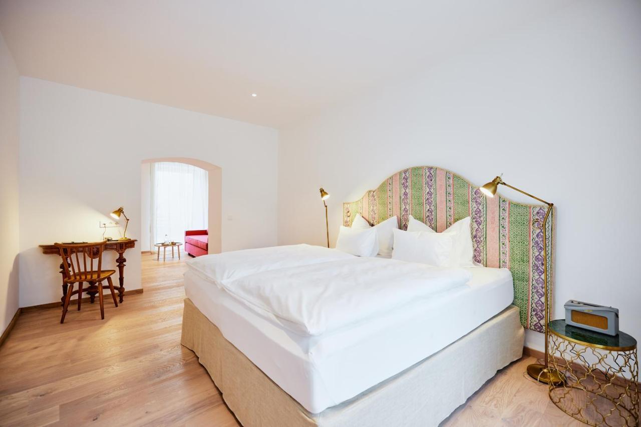 Boutiquehotel Zum Goldenen Hirschen Gmunden Exterior photo