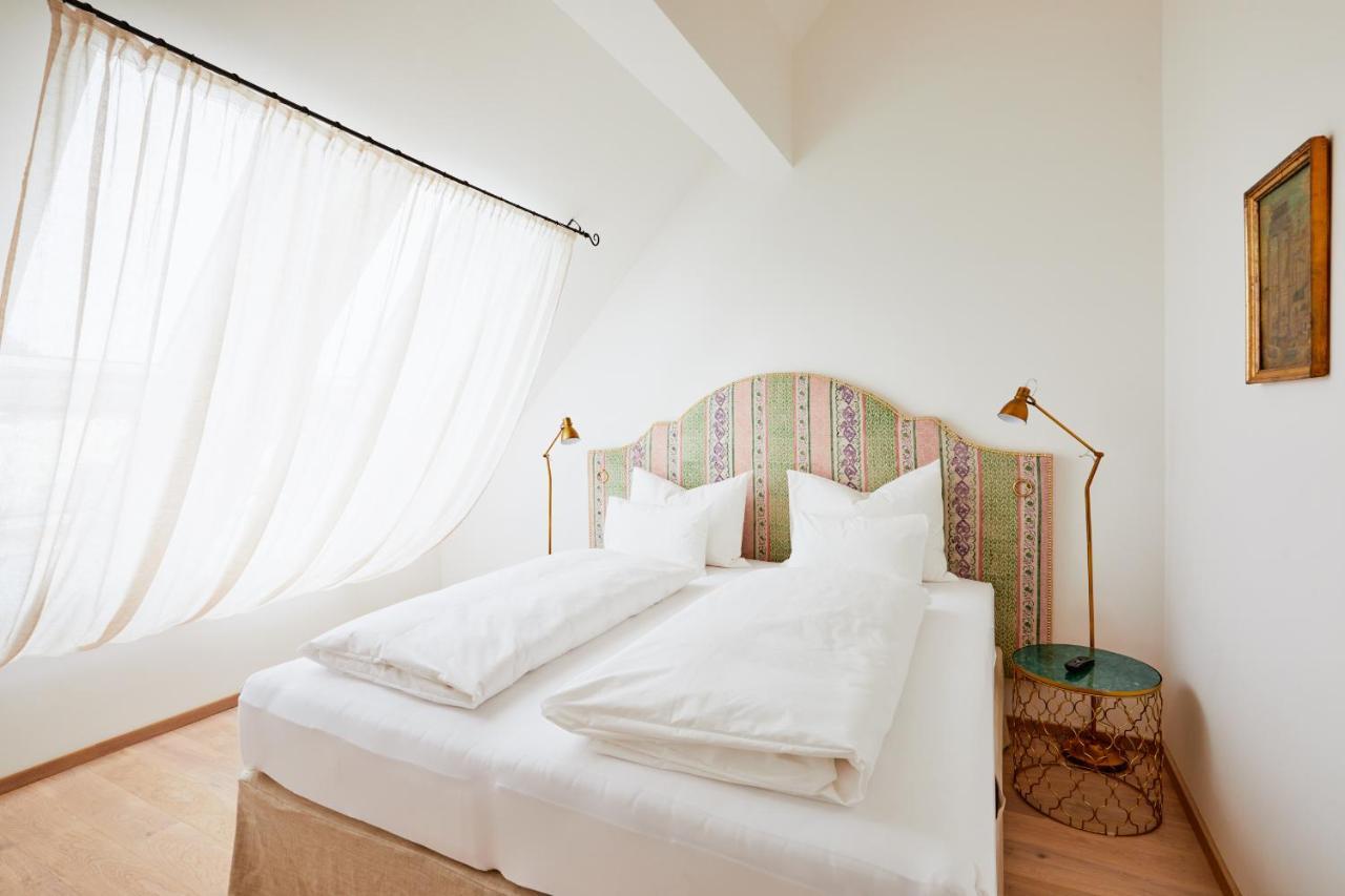 Boutiquehotel Zum Goldenen Hirschen Gmunden Exterior photo