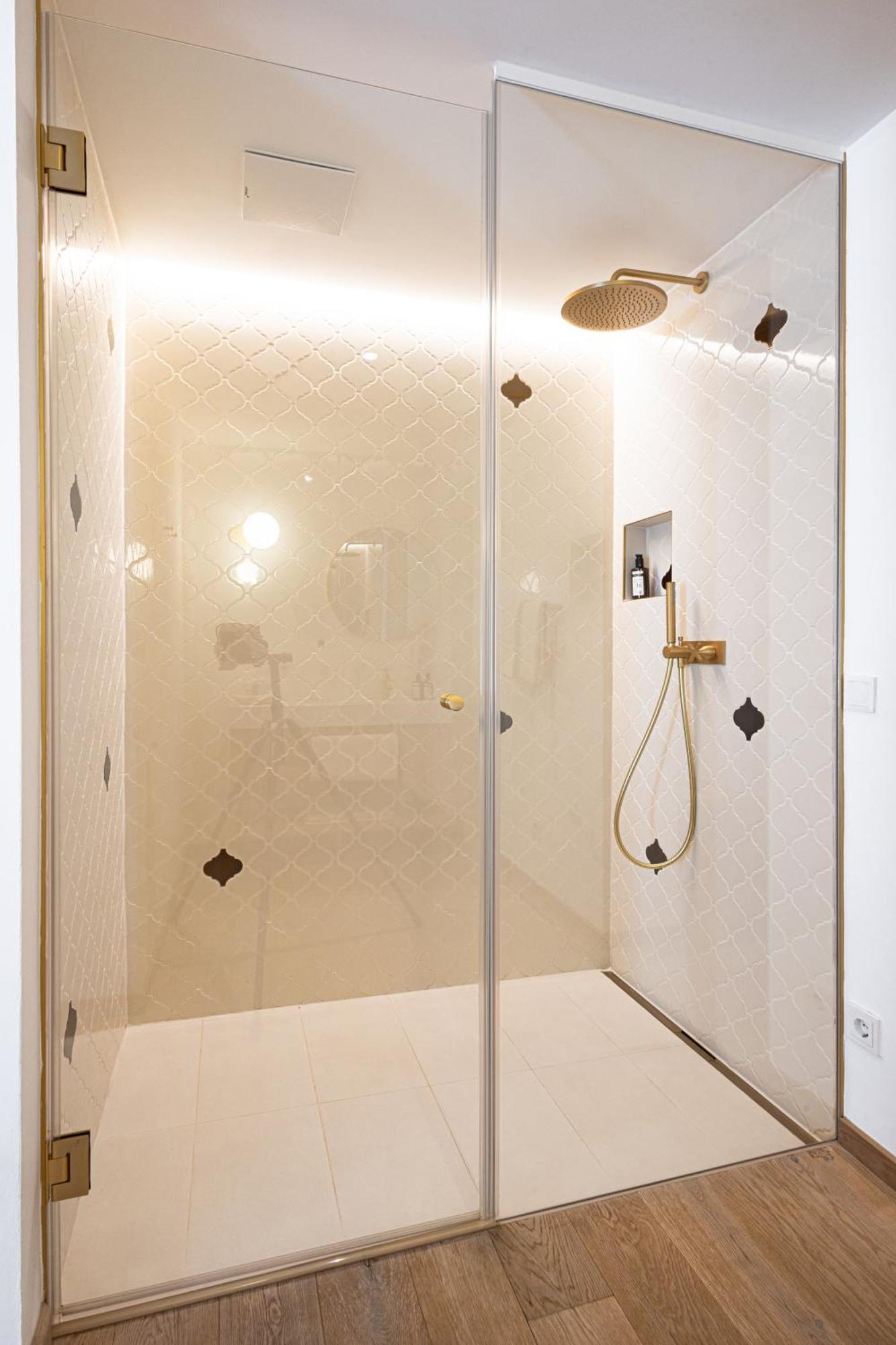 Boutiquehotel Zum Goldenen Hirschen Gmunden Exterior photo